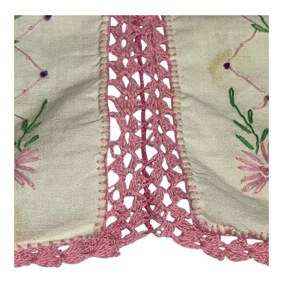 Vintage Hand Embroidered Vanity Dresser Tablecloth 26”x19” Pink Lace Trim - Picture 6 of 8